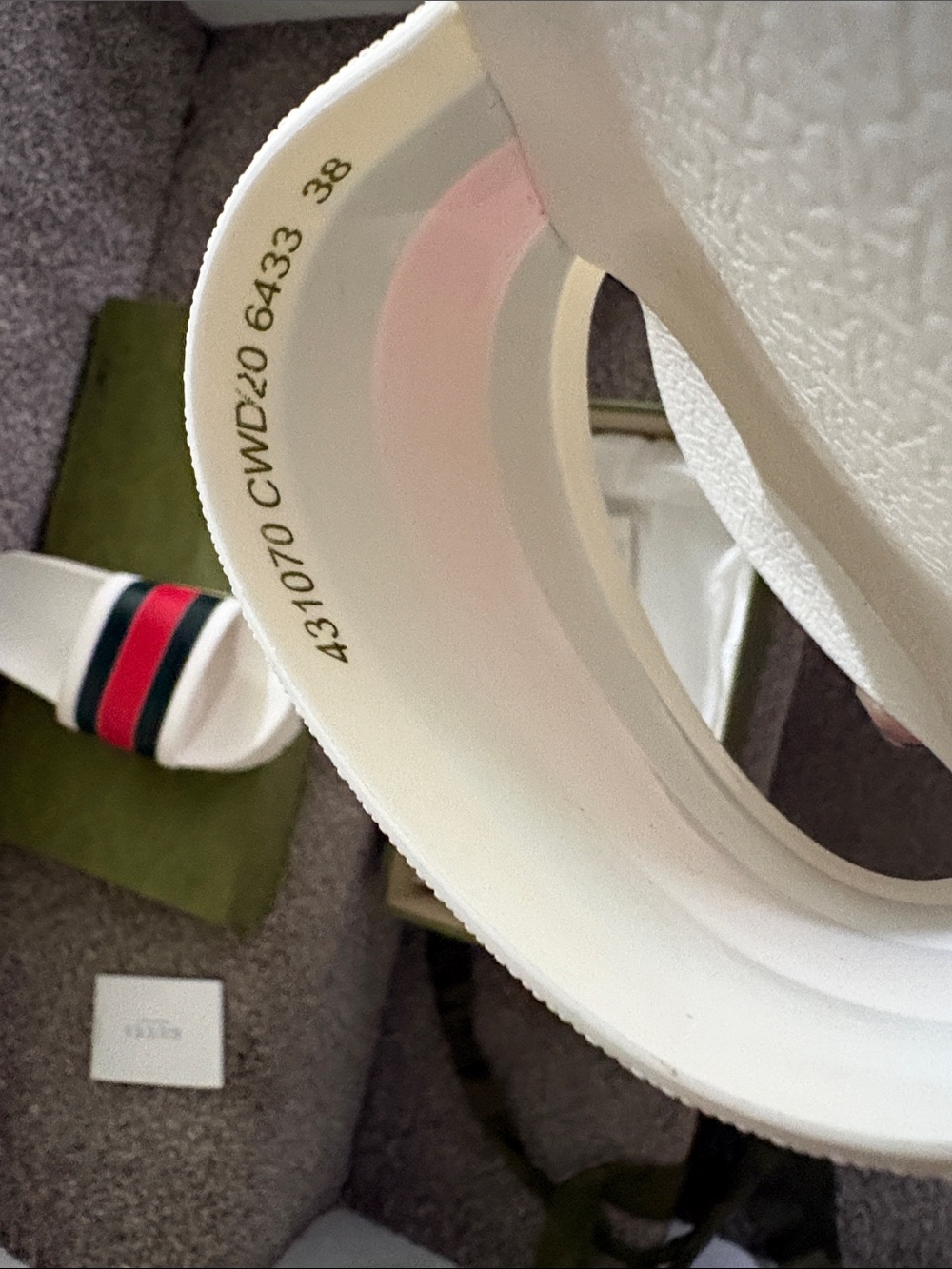 Men's Accessories Subcategory Classification - Picture 6 of 7